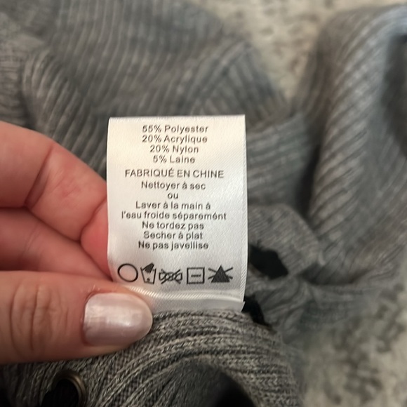 super soft grey cardigan size xs with crossed ribbon on sides - Picture 6 of 6